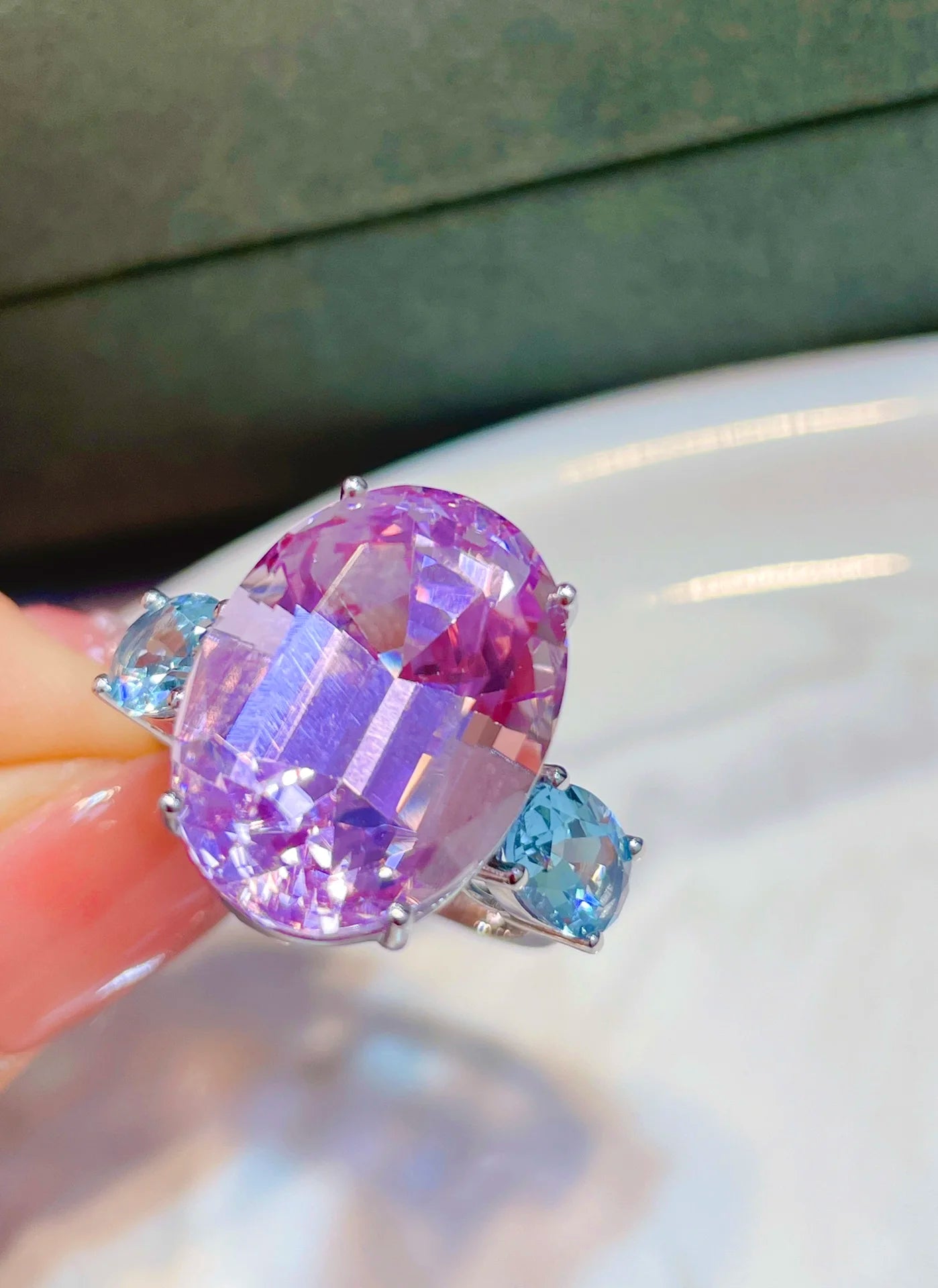 Ring 18K Gold 15ct Kunzite Gemstone Diamonds Female Fine Jewelry