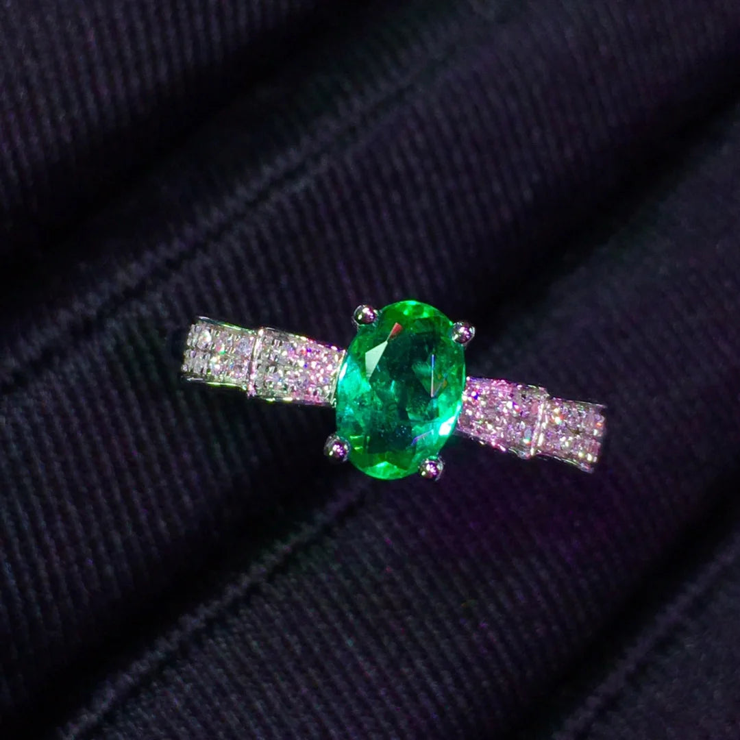 Ring 18K Gold 0.7ct Green Emerald Gemstones Diamonds Female's