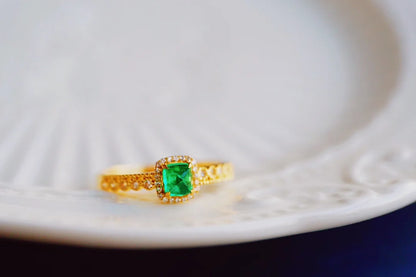 Ring 18K Gold 4.1mm Green Emerald Gemstone Diamonds Female's