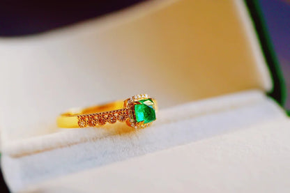 Ring 18K Gold 4.1mm Green Emerald Gemstone Diamonds Female's