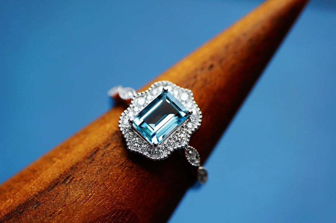 Ring 18K Gold 1.04ct Blue Aquamarine Gemstones Female's Fine