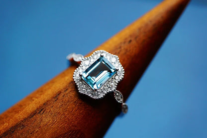 Ring 18K Gold 1.04ct Blue Aquamarine Gemstones Female's Fine