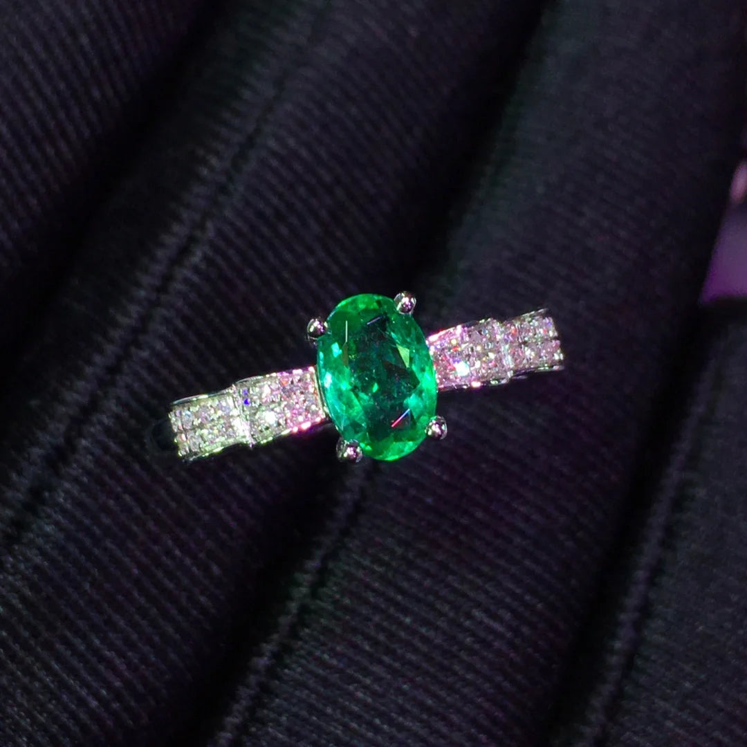 Ring 18K Gold 0.7ct Green Emerald Gemstones Diamonds Female's