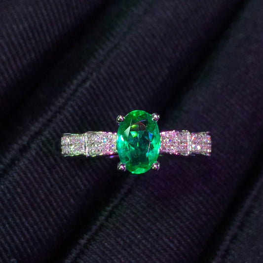 Ring 18K Gold 0.7ct Green Emerald Gemstones Diamonds Female's