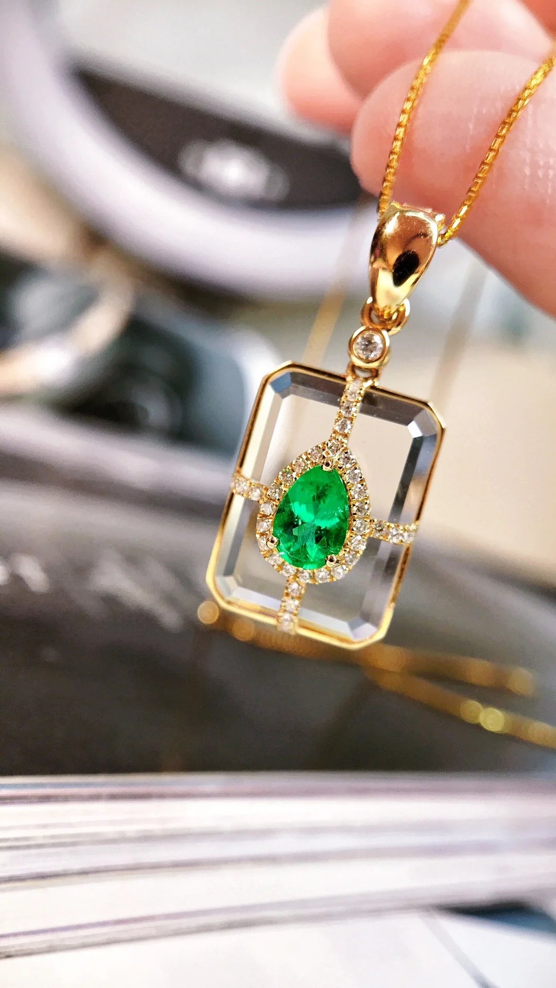 Pendant 18K Gold 0.37ct Green Emerald Gemstone Diamond Necklace for Women