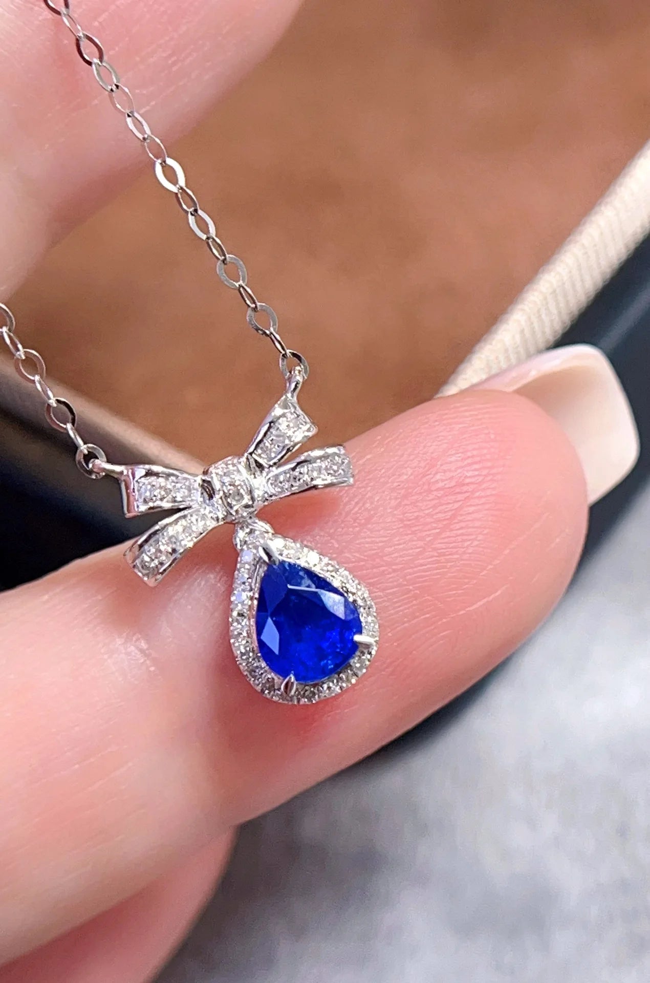 Necklace 18K White Gold 0.6ct Blue Sapphire Diamonds Pendant Female's