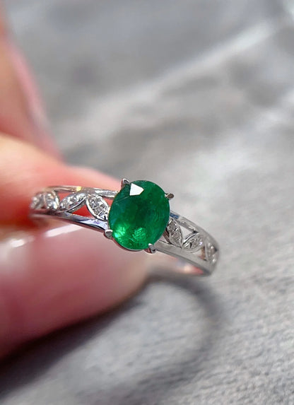 Ring 18K Gold 0.6ct Green Emerald Gemstones Diamonds Female's