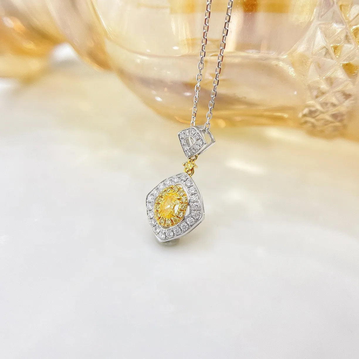 Necklace 18K Gold 0.18ct Yellow Diamonds Pendants Female's