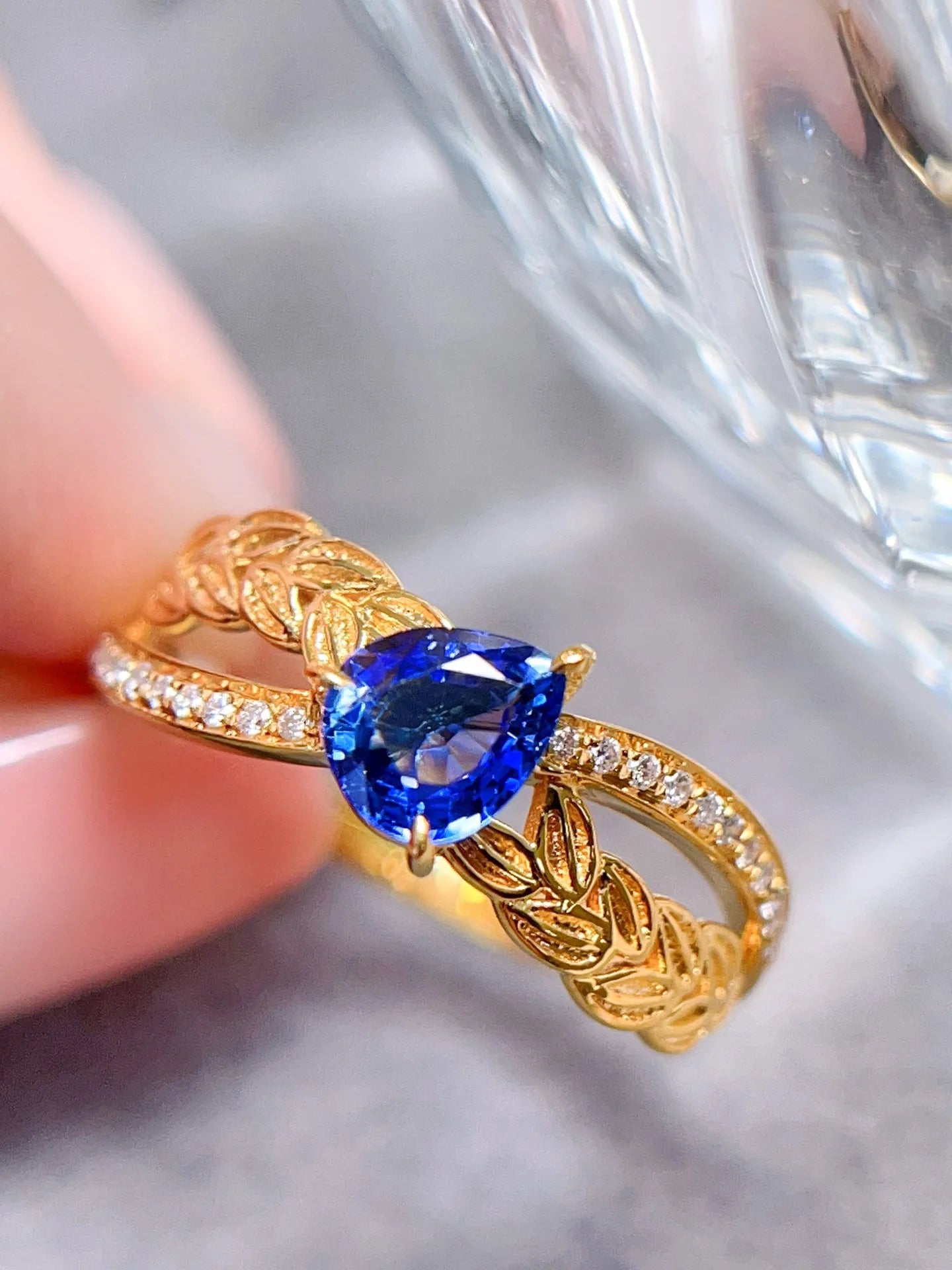 Ring 18K Gold 0.75ct Cornflower Blue Sapphire Diamonds Female's