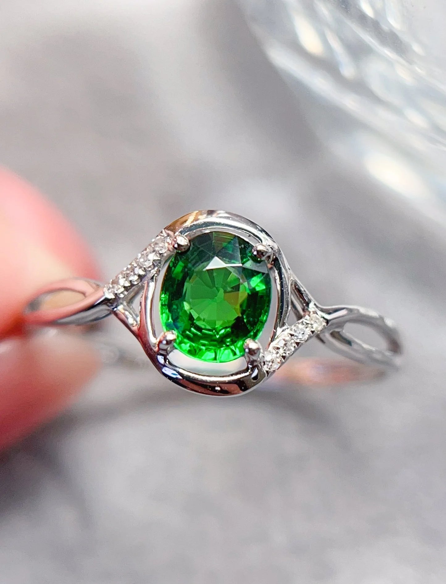 Ring 18K White Gold 0.6ct Tsavorite Gemstones Diamonds Female Wedding