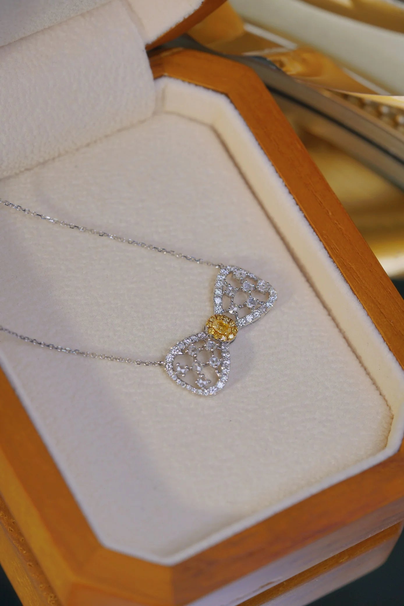 Necklace 18K Gold 0.12ct Yellow Diamonds Pendants Female's