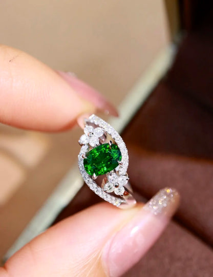 Ring 18K White Gold 0.85ct Tsavorite Gemstones Diamonds Female