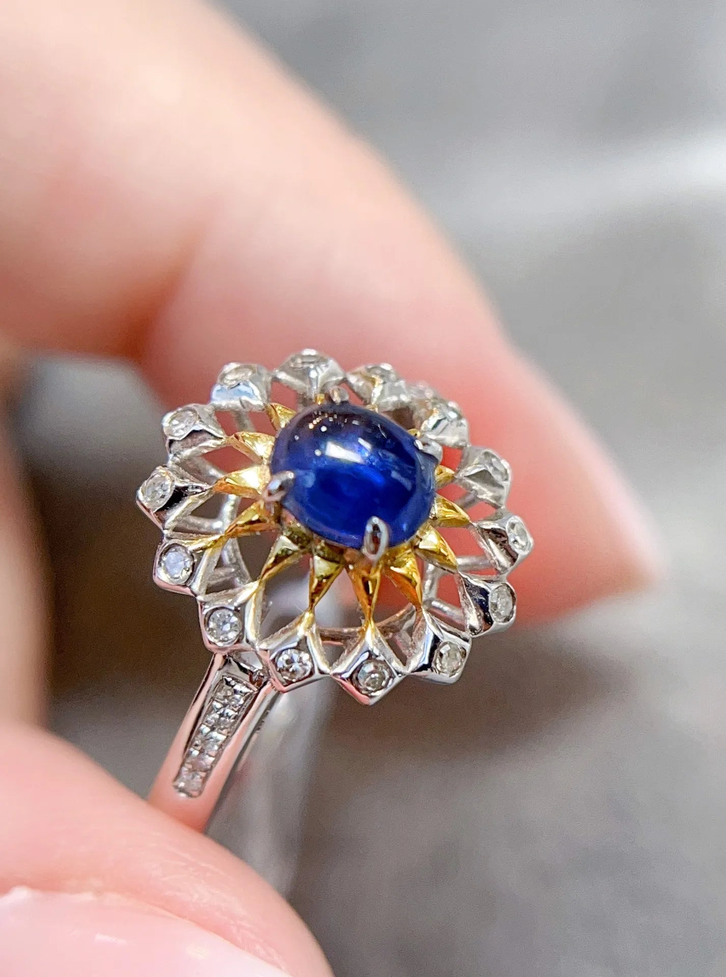 Ring 18K Gold 0.55ct Cornflower Blue Sapphire Gemstones Diamonds Female's