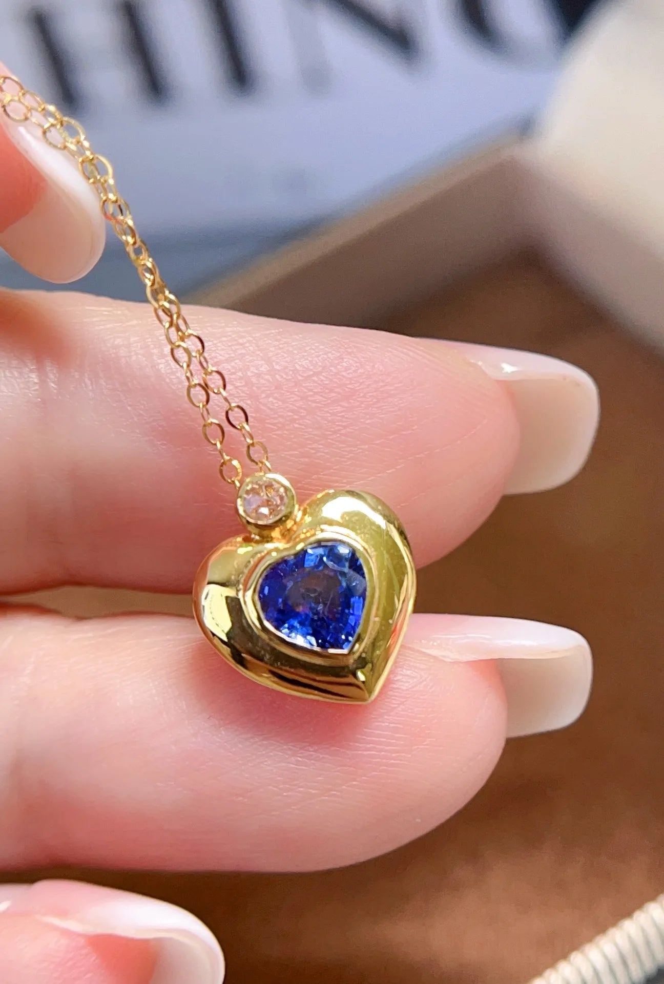 Necklace 18K Yellow Gold 0.7ct Blue Sapphire Diamonds Pendant Female's