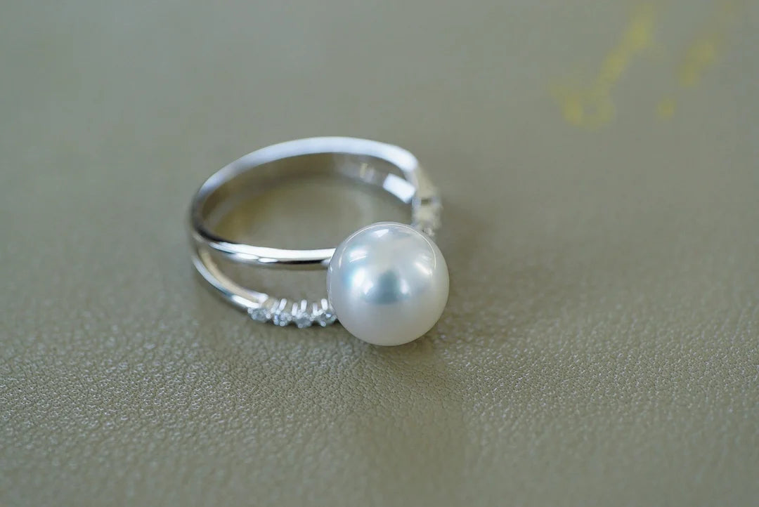 Ring 18K Gold White Pearls 9.2mm Australian Saltwater Pearls Female Fine Jewelry