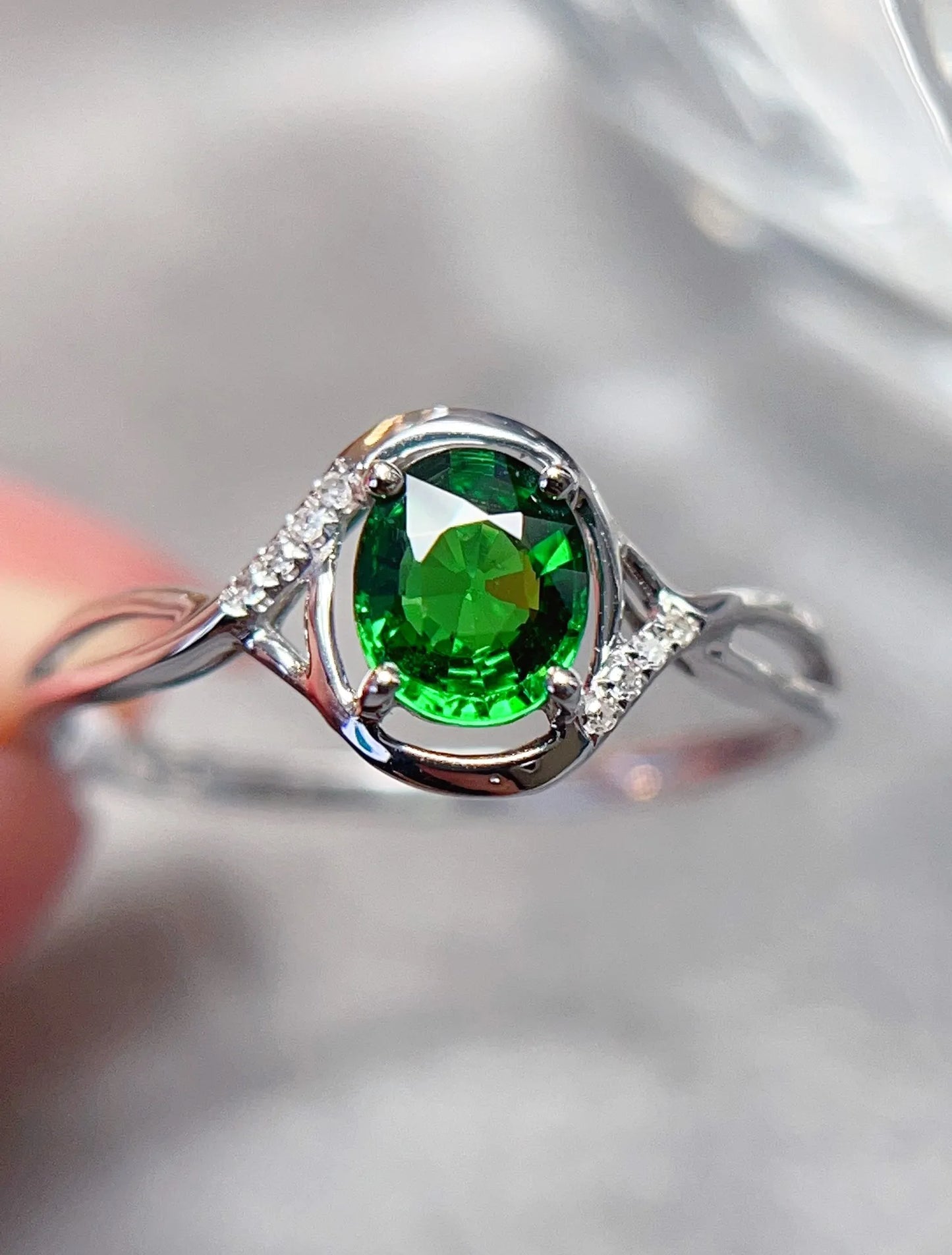 Ring 18K White Gold 0.6ct Tsavorite Gemstones Diamonds Female Wedding