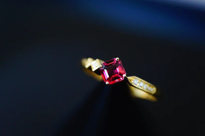 Ring 18K Yellow Gold 0.685ct Red Tourmaline Gemstones Diamonds Female