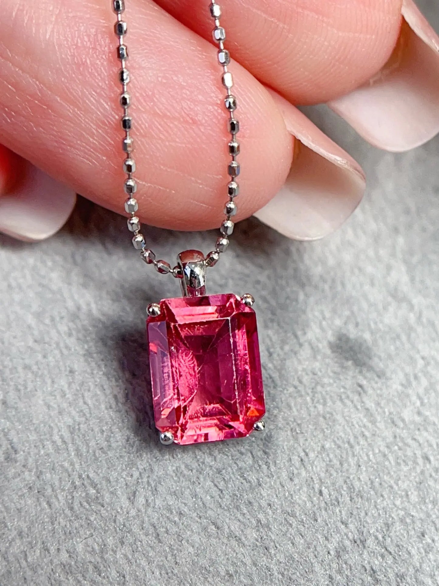 Pendant 18K Gold 1.6ct Pink Tourmaline Gemstones Diamond Necklace