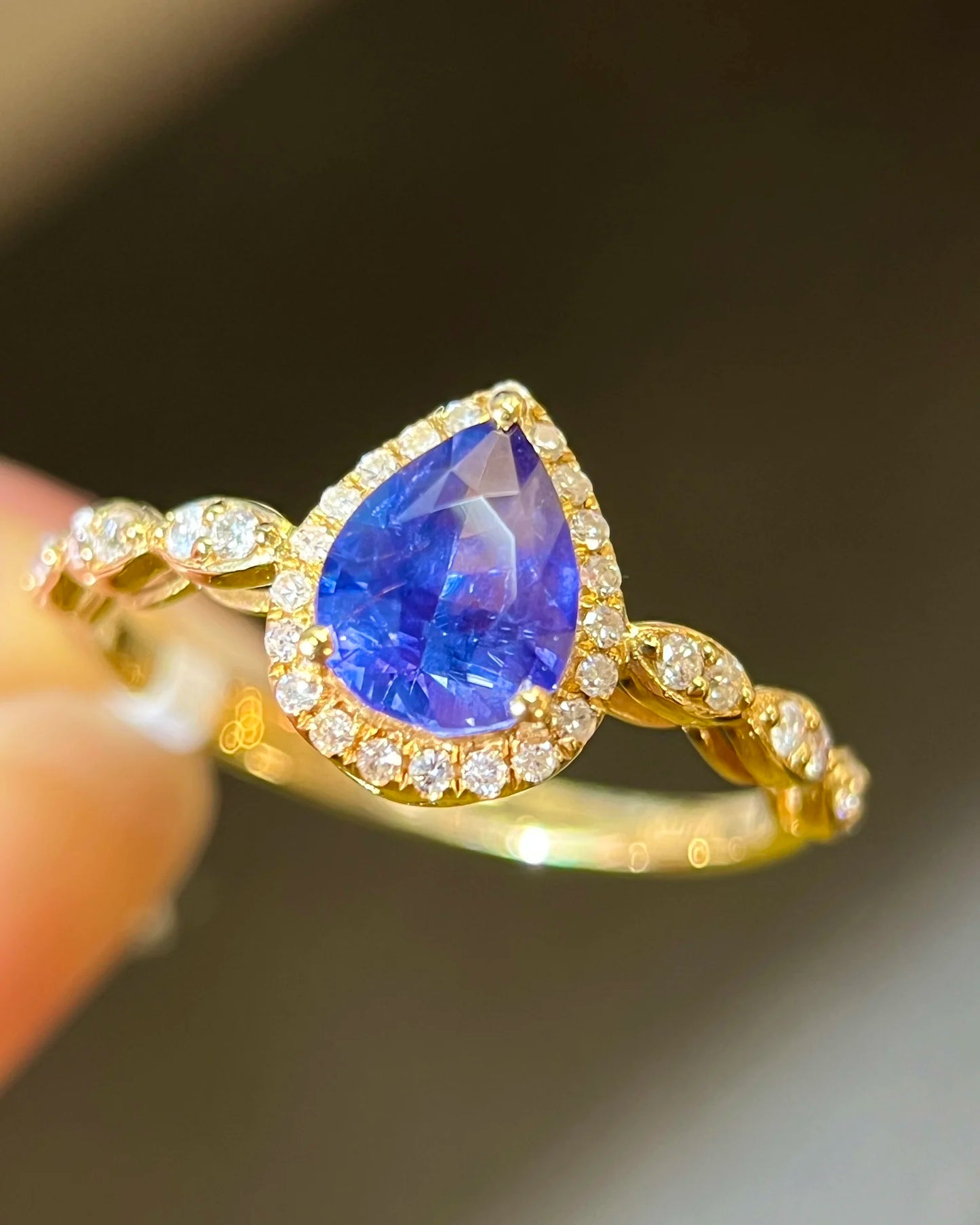 Ring 18K Gold 1.15ct Blue Sapphire Gemstones Diamonds Female's