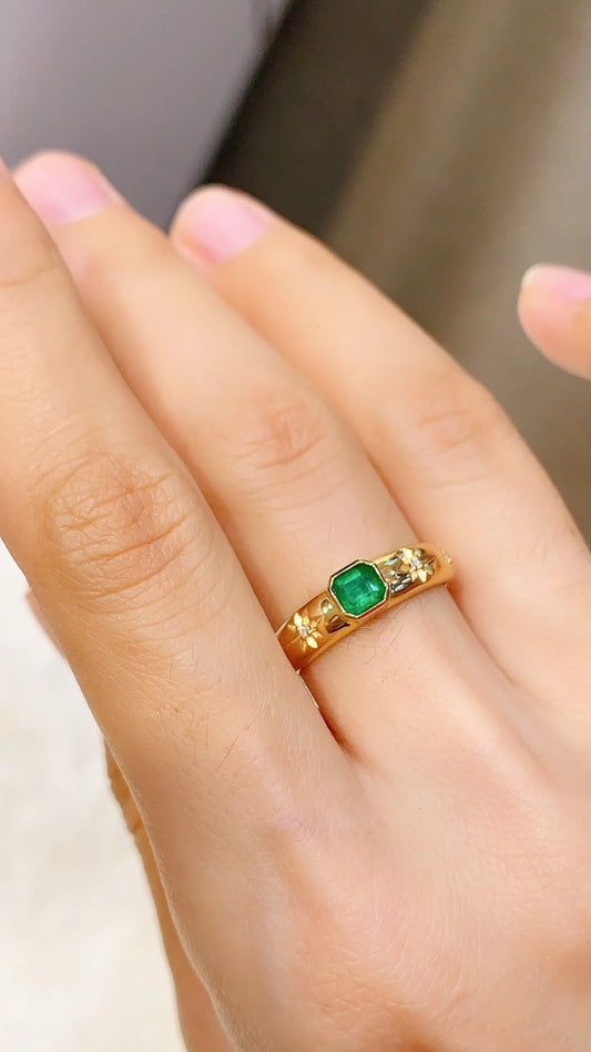 Ring 18K Gold 0.38ct Green Emerald Gemstones Diamonds Female