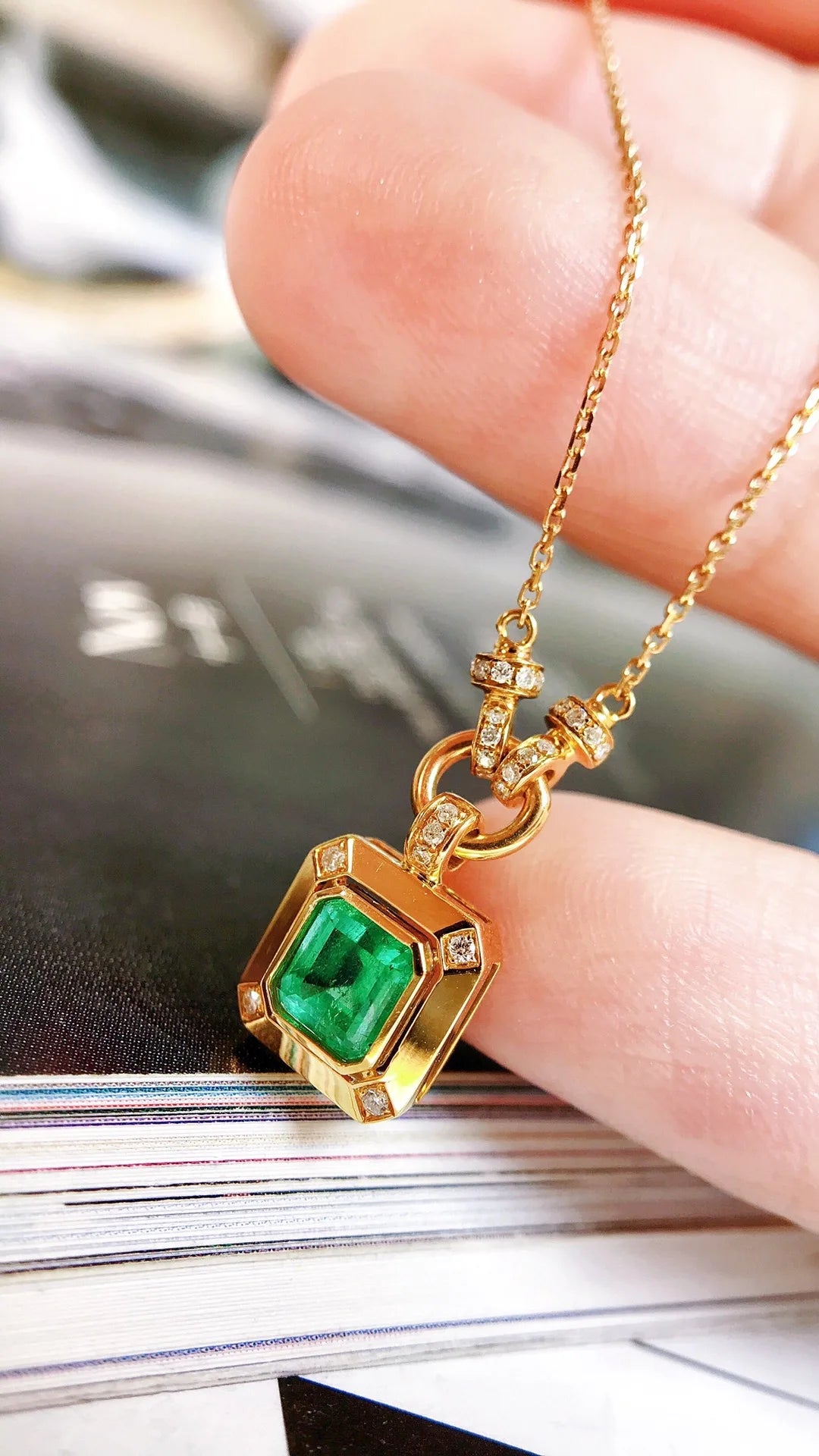 Necklace 18K Gold 0.53ct Green Emerald Diamonds Pendant Female's