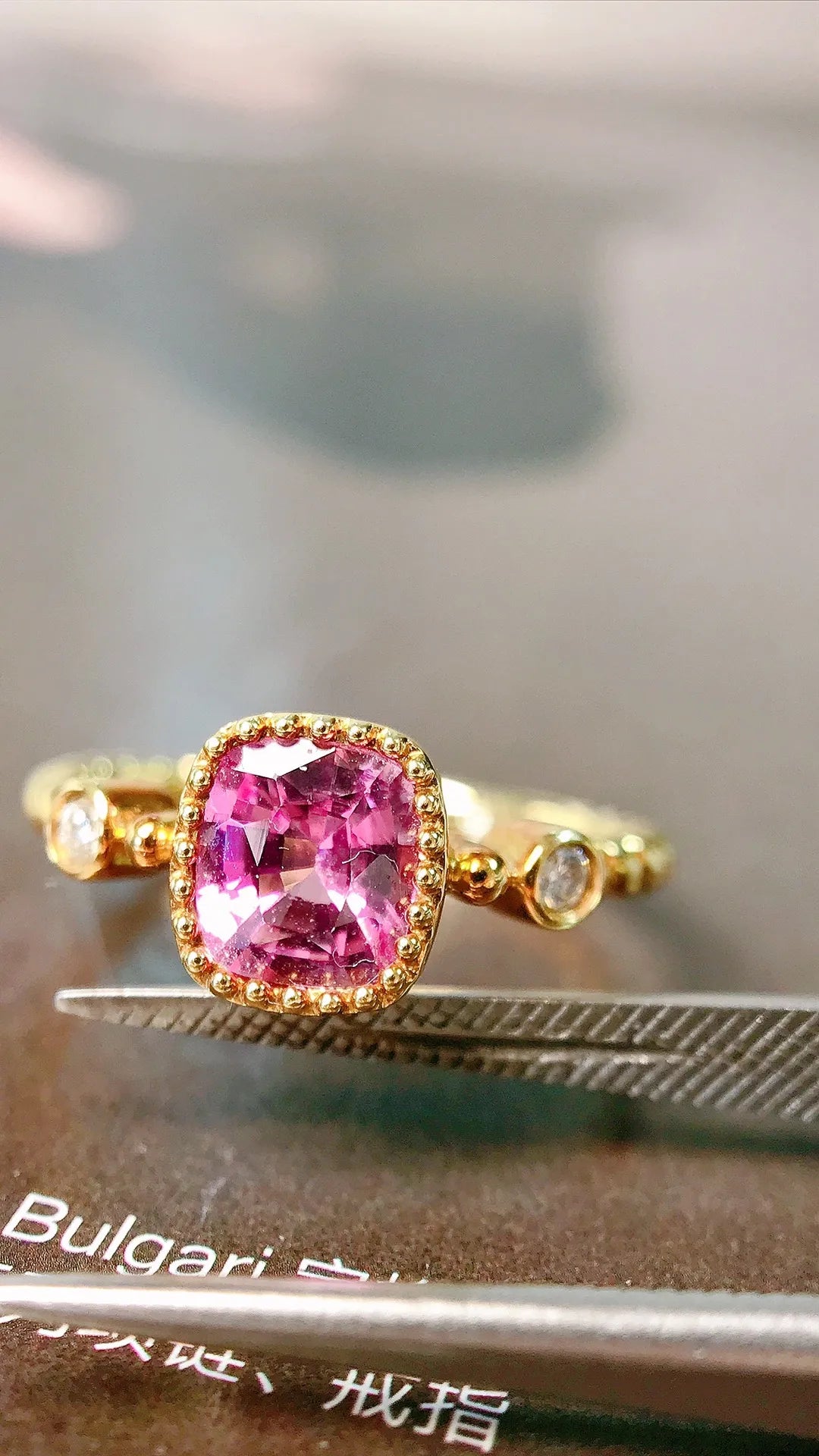 Ring 18K Gold 0.98ct Pink Sapphire Gemstone Diamonds Female