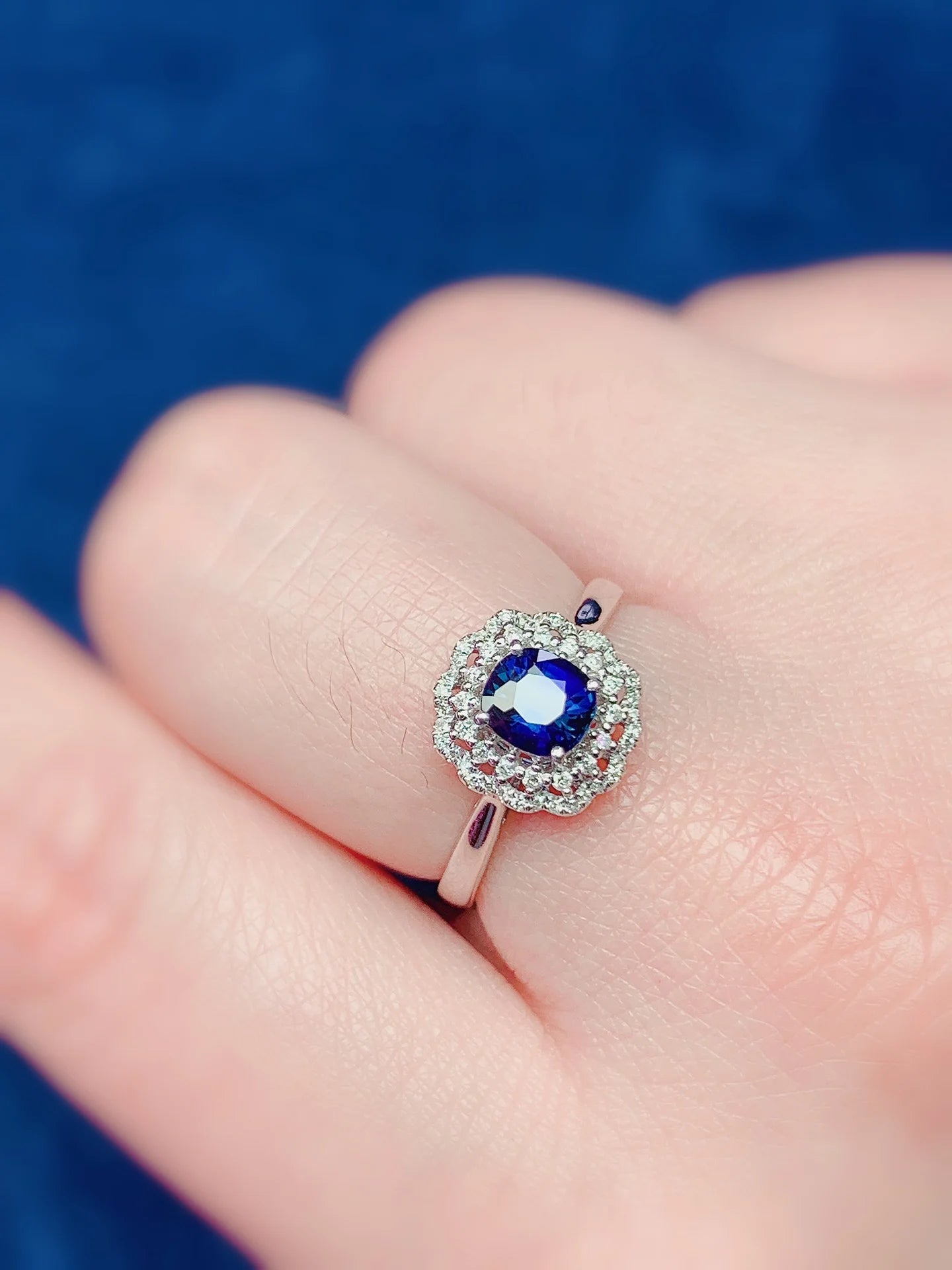 Ring 18K Gold 1.0ct Royal Blue Sapphire Gemstones Diamonds Female