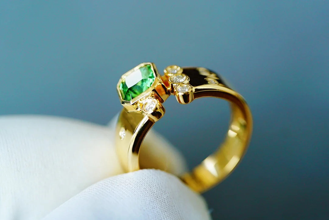 Ring 18K Gold 1ct Green Tourmaline Gemstones Diamonds Female