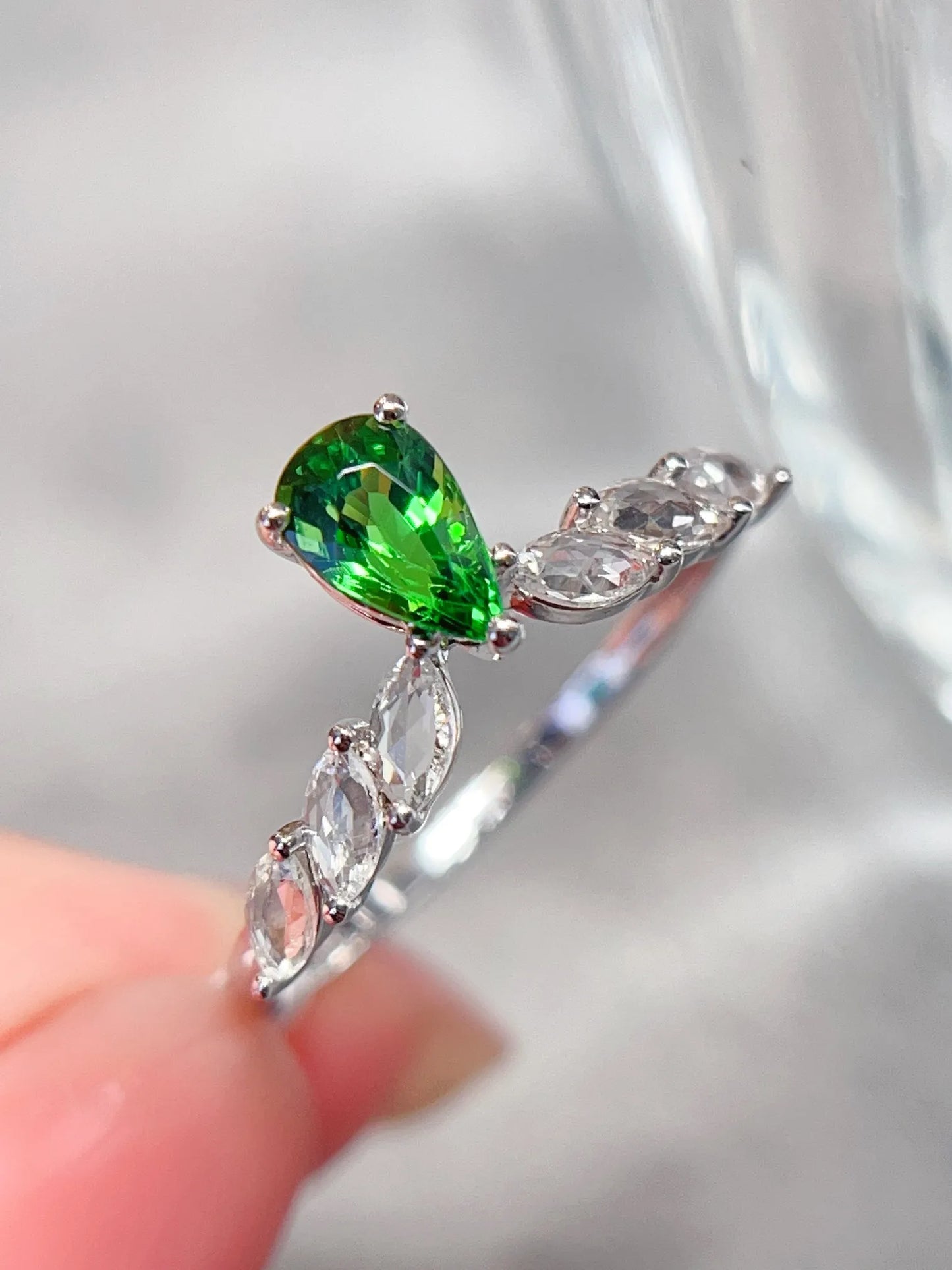 Ring 18K White Gold 0.6ct Natural Tsavorite Gemstones Diamonds Female