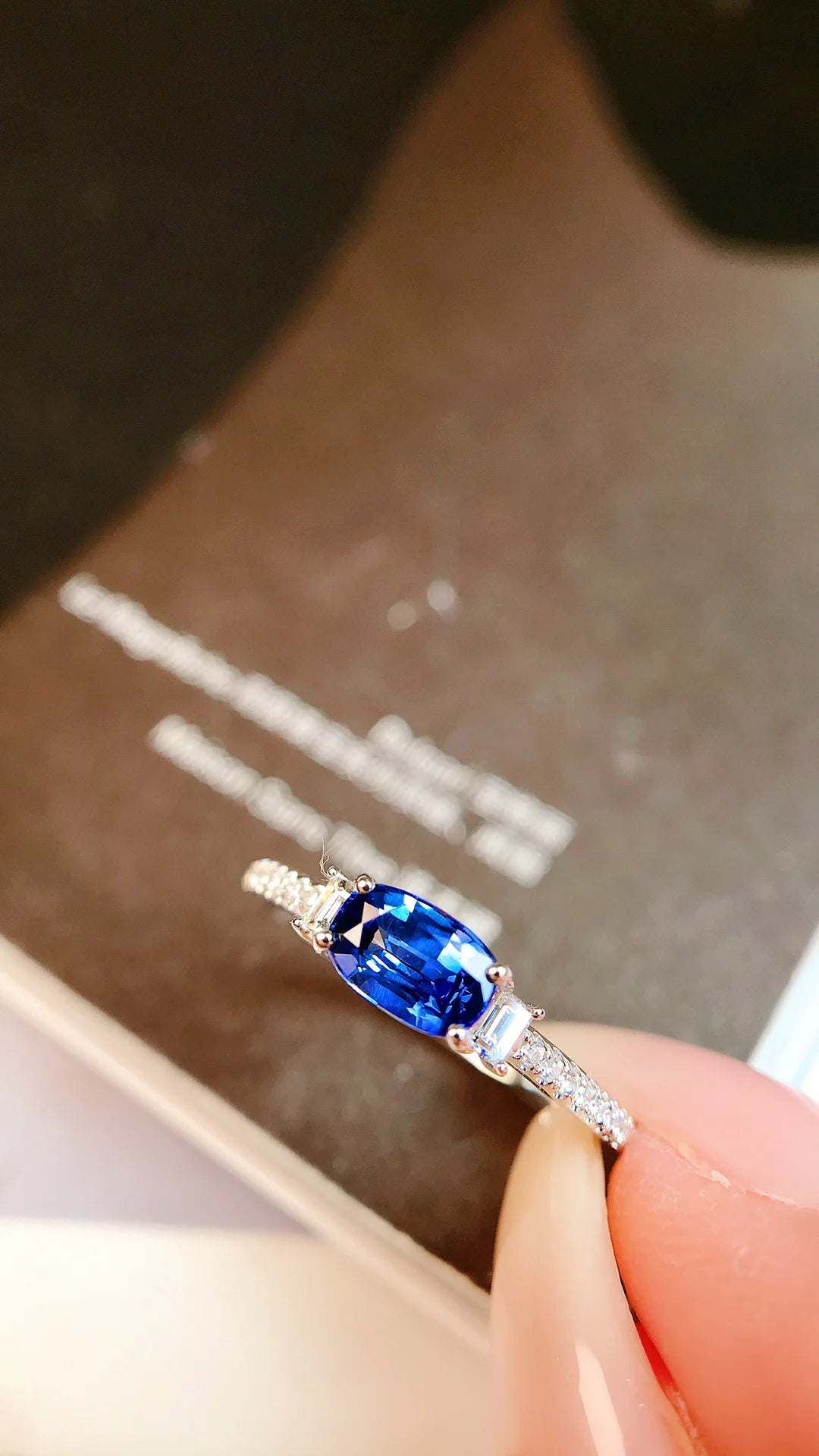 Ring 18K Gold 0.83ct Blue Sapphire Gemstones Diamonds Female's