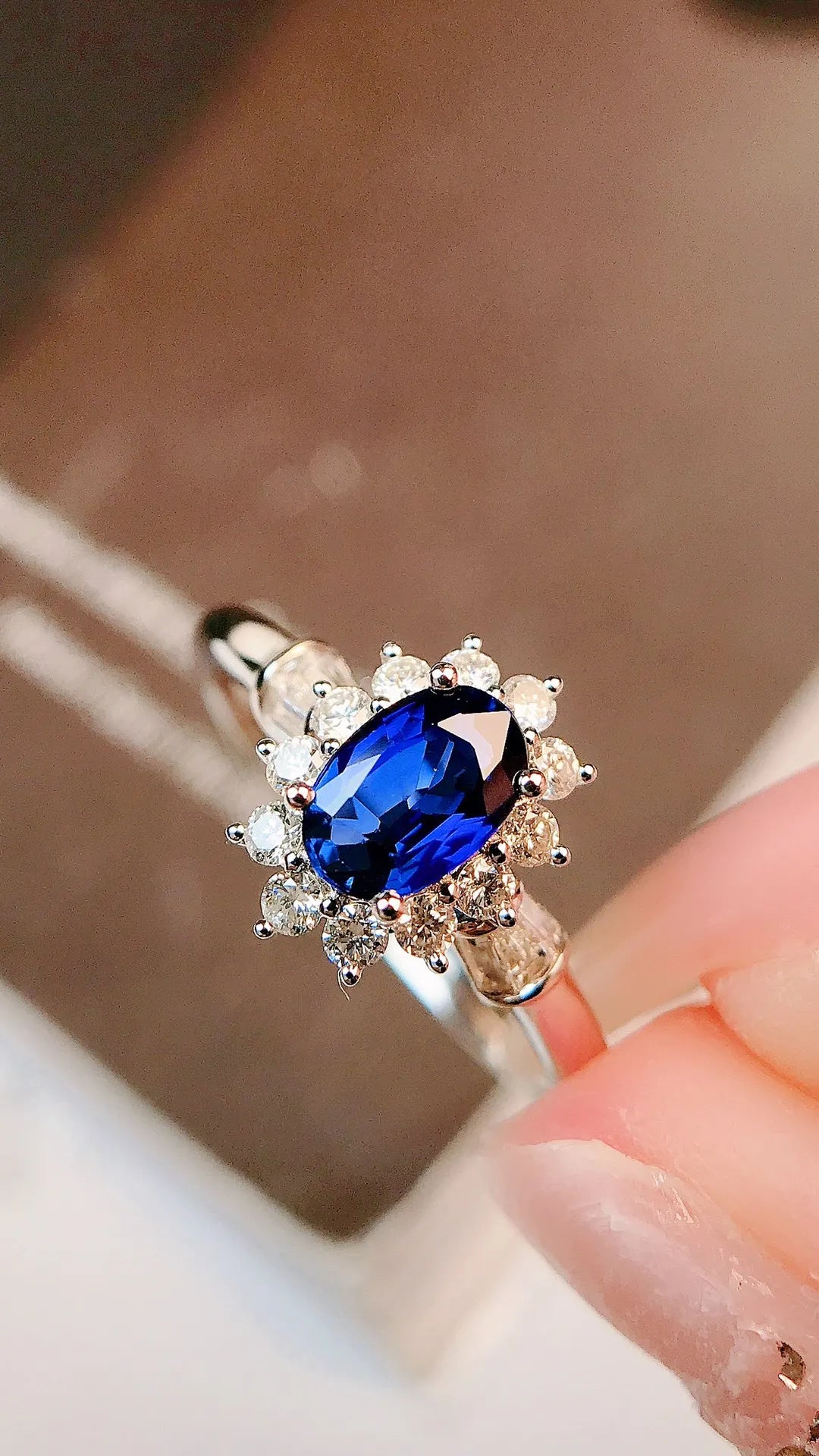 Ring 18K Gold 0.70ct Blue Sapphire Gemstones Diamonds Female's