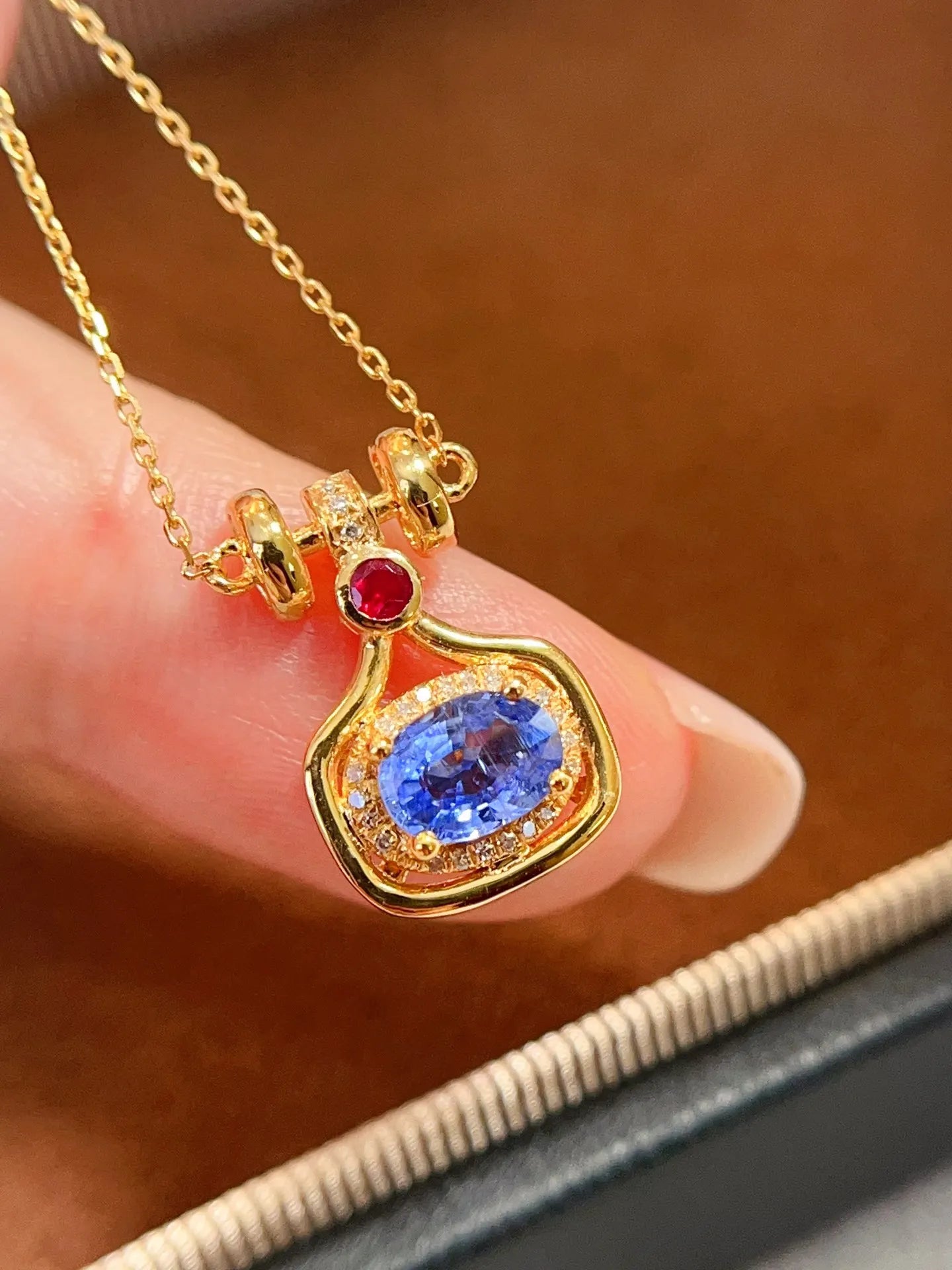 Necklace 18K Yellow Gold 1ct Blue Sapphire Diamonds Pendant Female's