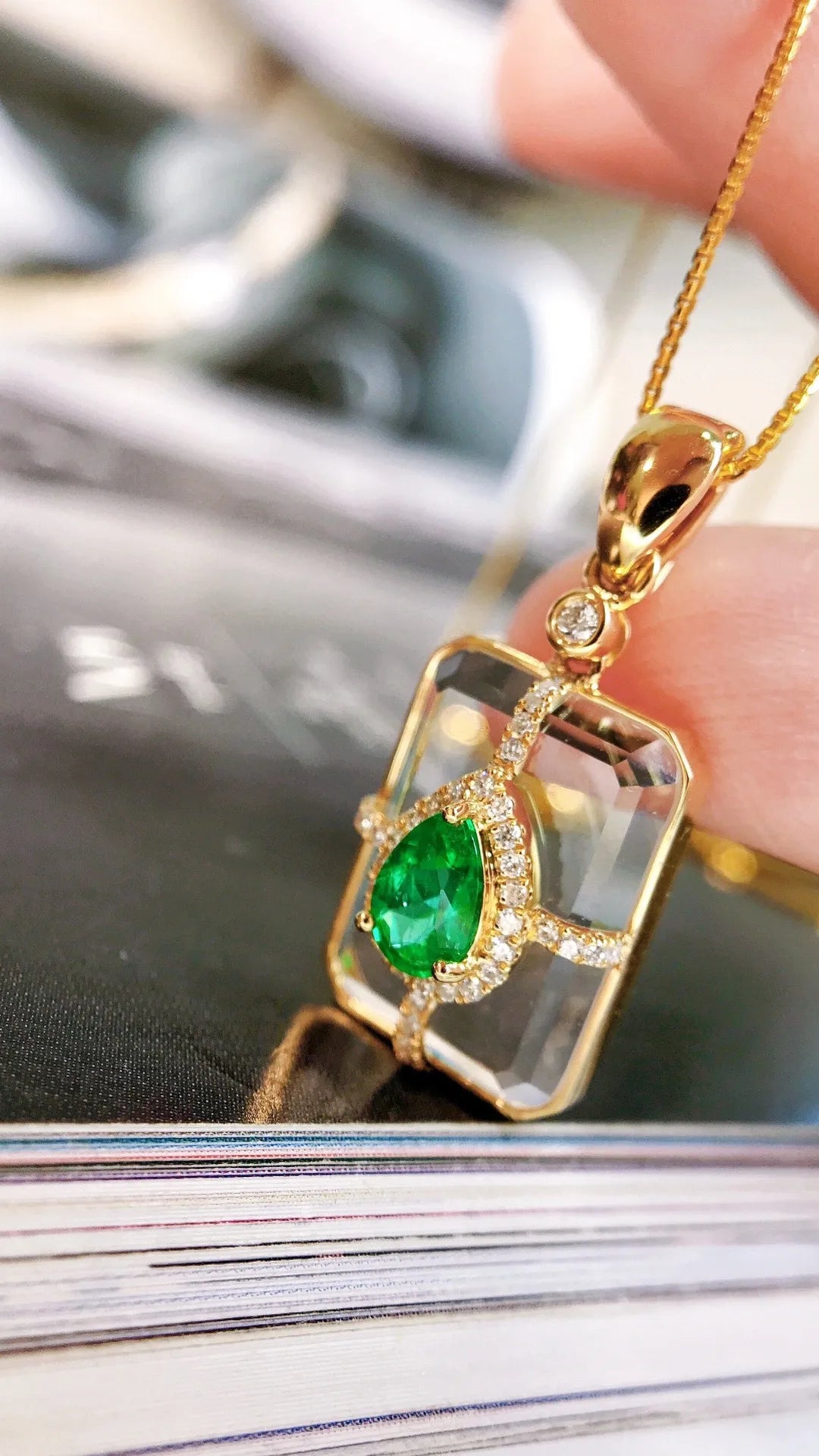 Pendant 18K Gold 0.37ct Green Emerald Gemstone Diamond Necklace for Women