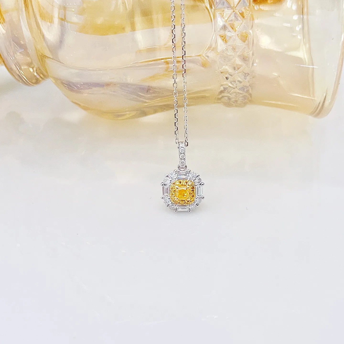 Necklace 18K Gold 0.16ct Yellow Diamonds Pendants Female's