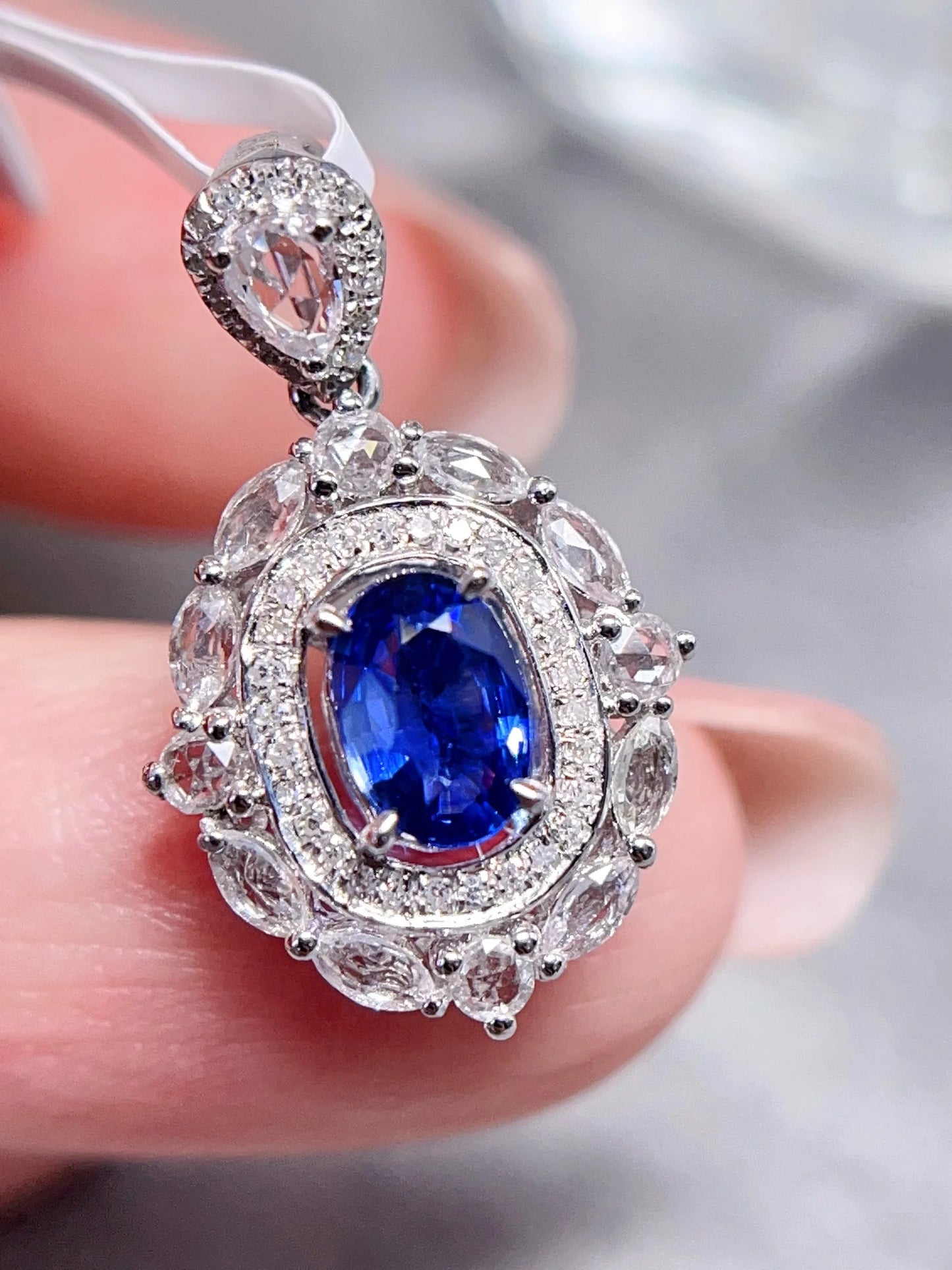 Pendant 18K Gold 0.6ct Cornflower Blue Sapphire Gemstones Necklace