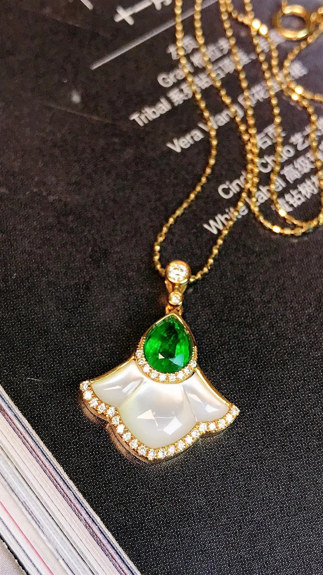 Pendant 18K Gold 0.51ct Green Emerald Gemstone Diamond Necklace for Women