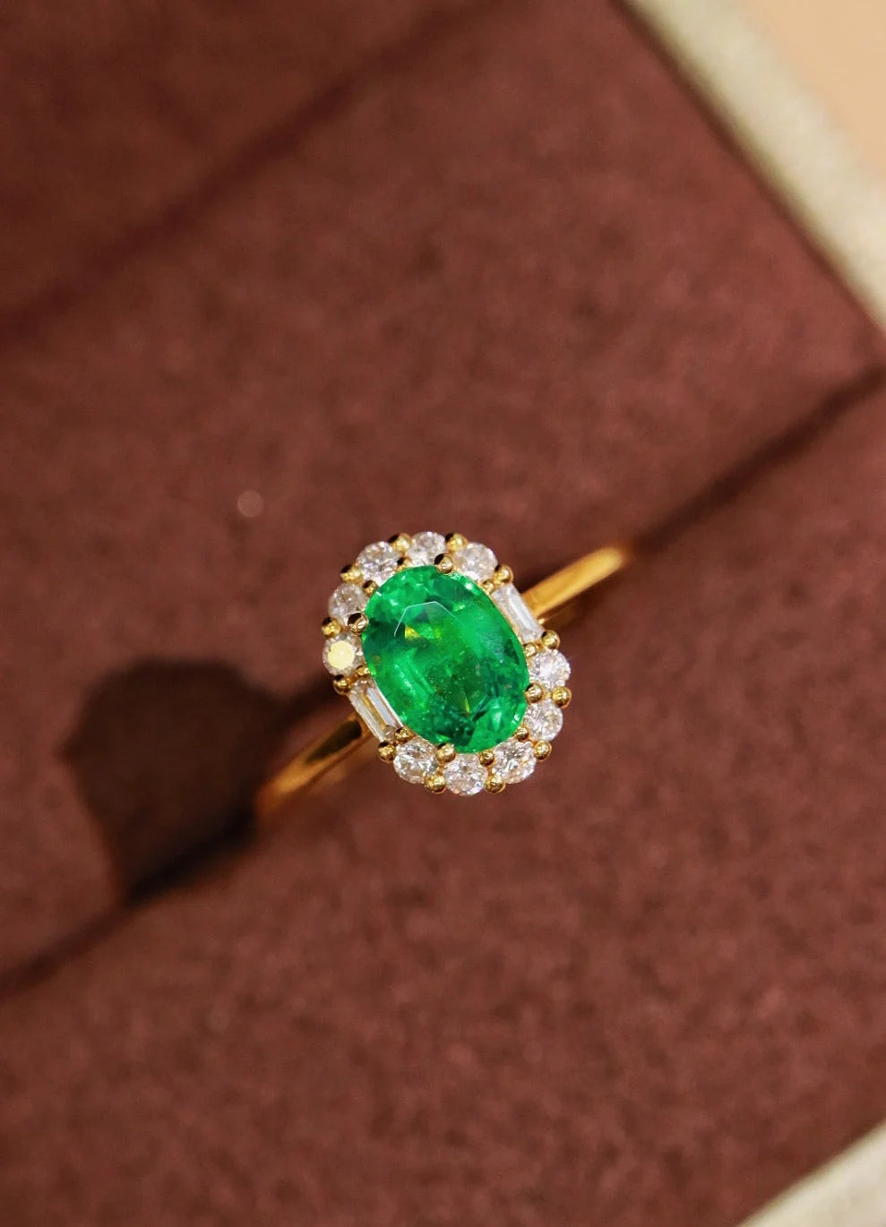 Ring 18K Gold 0.76ct Green Emerald Gemstones Diamonds Female's