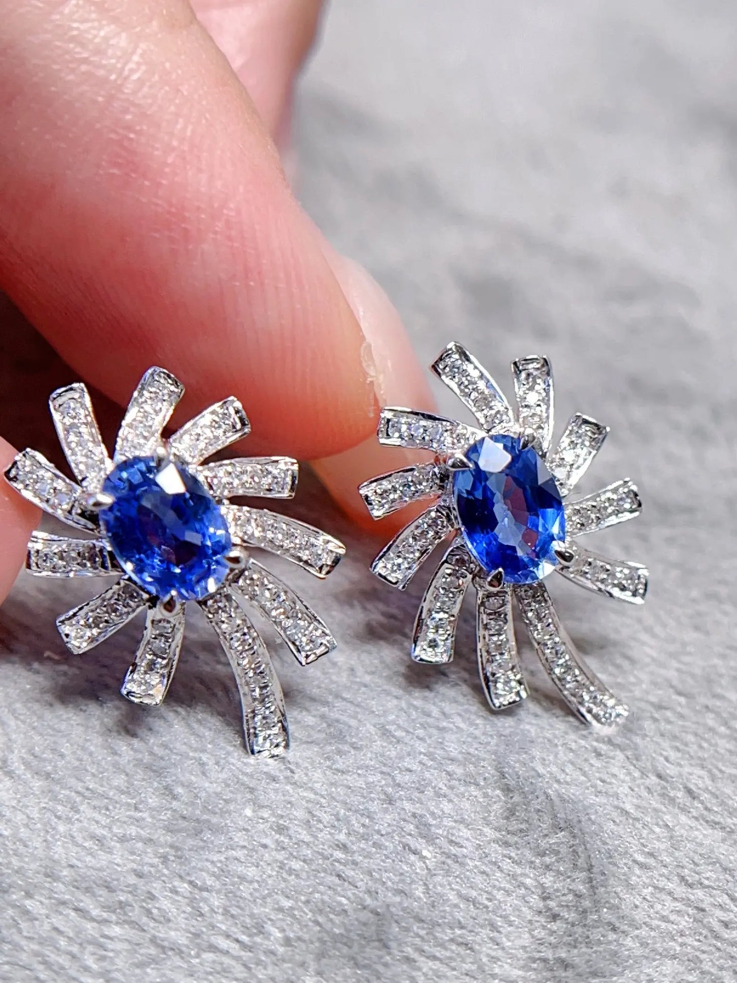 Earrings 18K Gold 1.2ct Cornflower Blue Sapphire Drop Female's