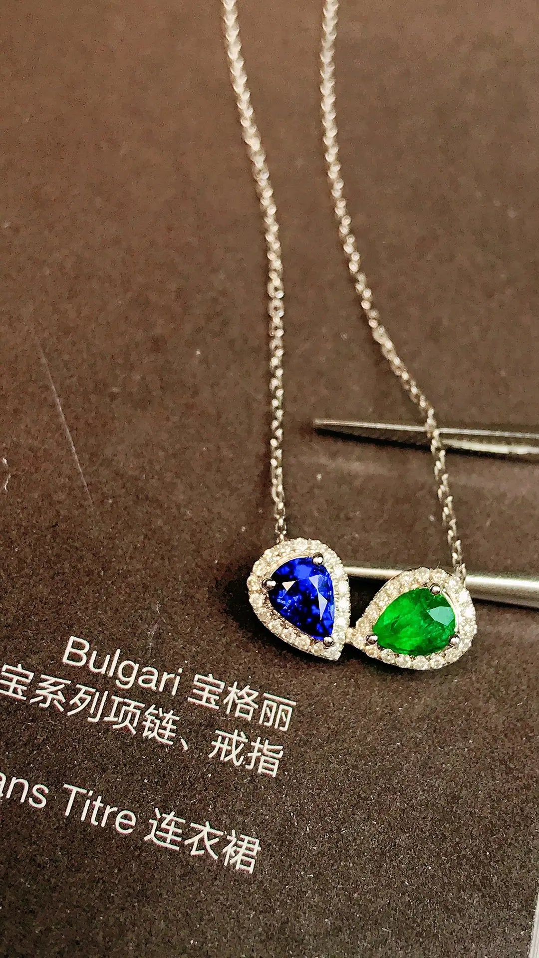 Necklace 18K White Gold 0.57ct Blue Sapphire and Emerald Diamonds Pendant