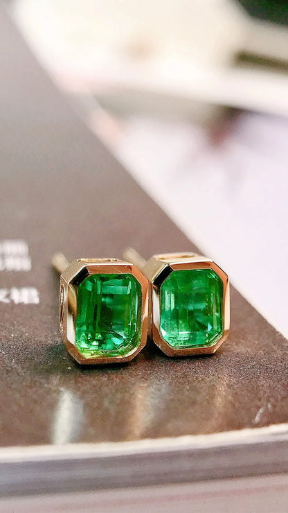 Earrings 18K Gold 0.75ct Vivid Green Emerald Stud Female's Holiday