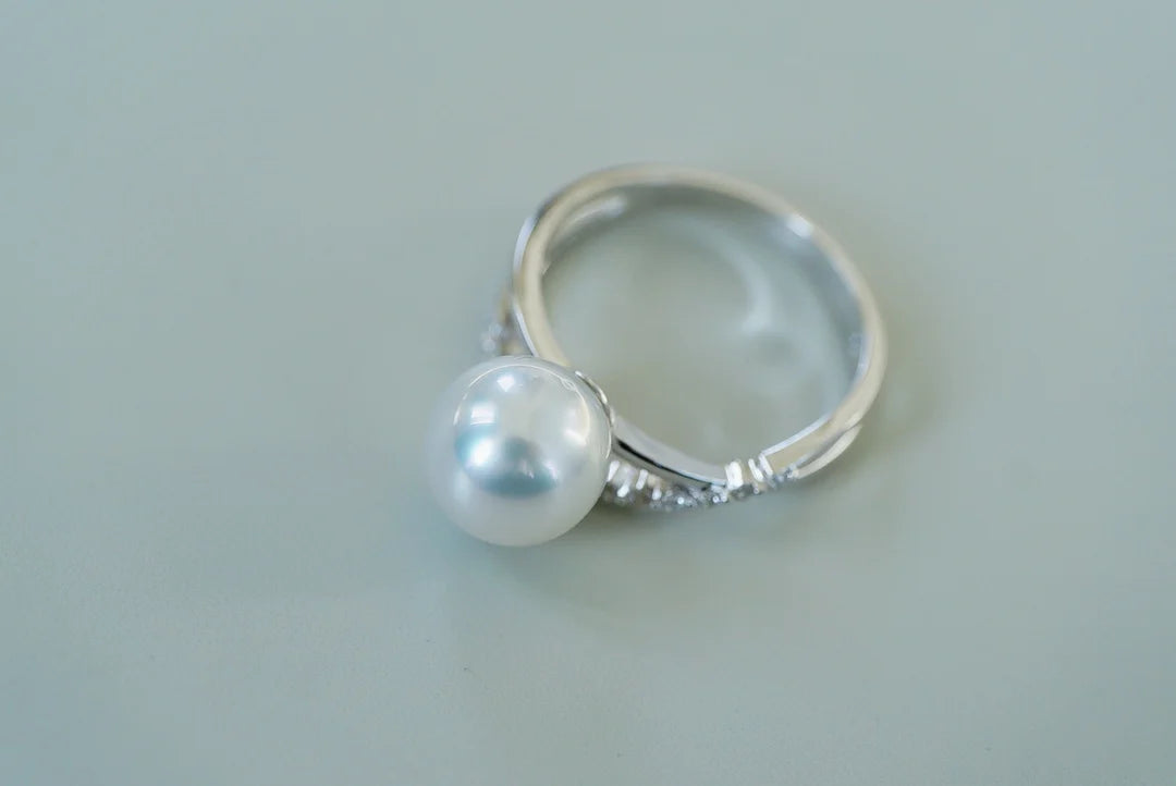 Ring 18K Gold White Pearls 9.2mm Australian Saltwater Pearls Female Fine Jewelry