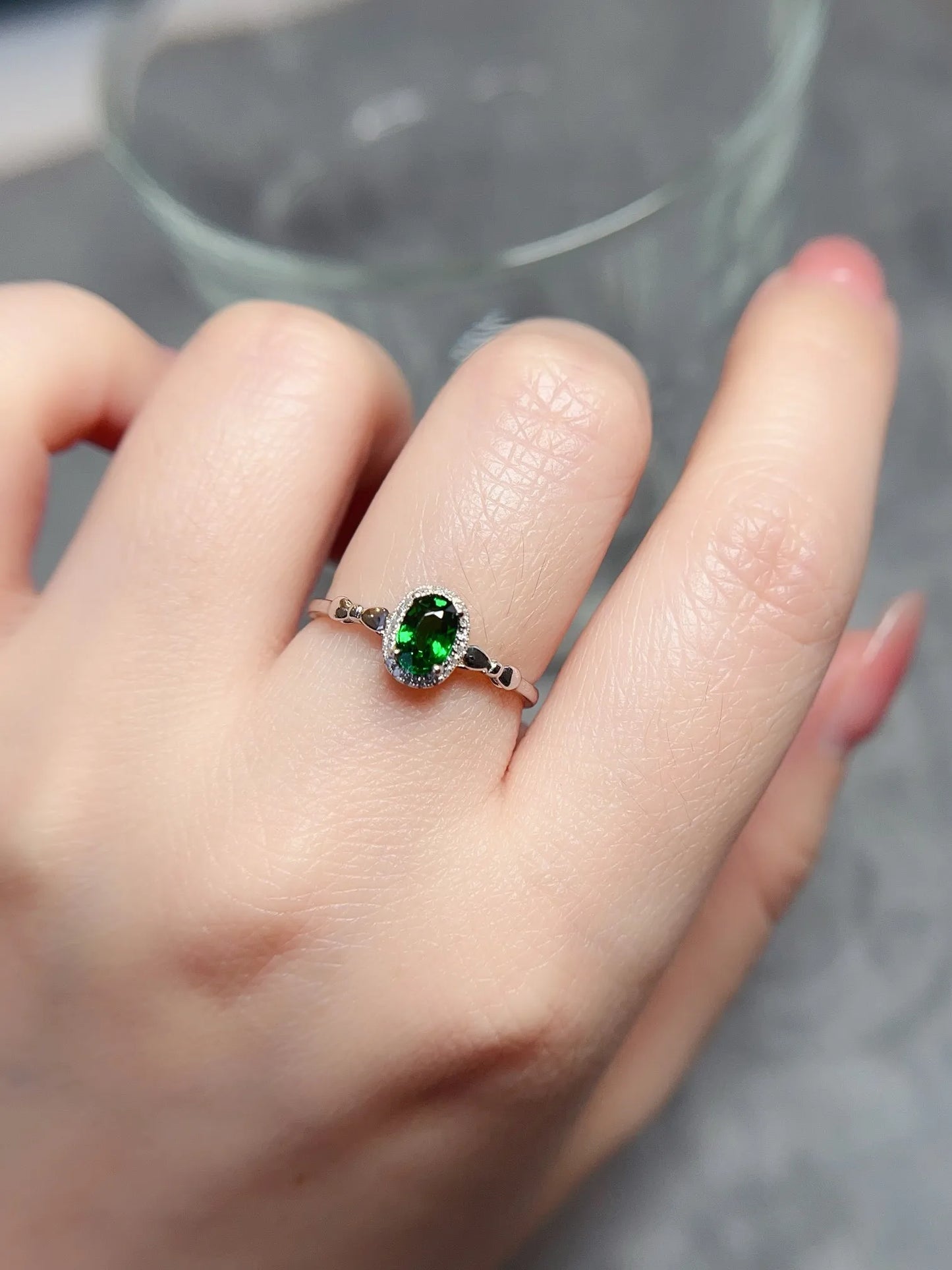 Ring 18K White Gold 0.7ct Tsavorite Gemstones Diamonds Female's