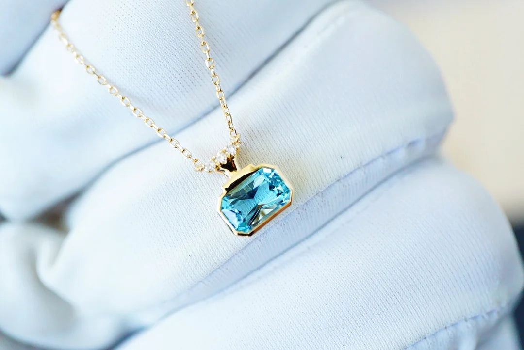 Necklace 18K Gold 0.75ct Blue Aquamarine Gemstone Pendant Female's