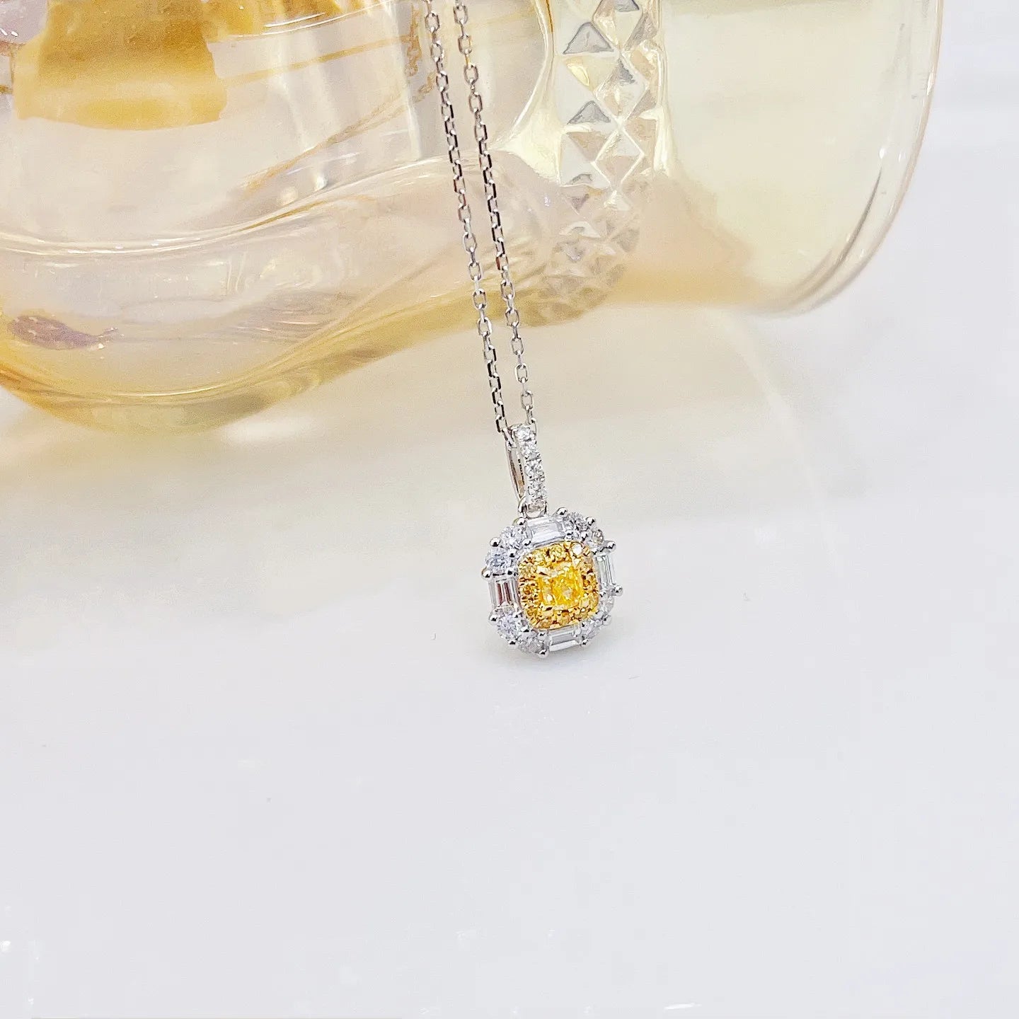 Necklace 18K Gold 0.16ct Yellow Diamonds Pendants Female's