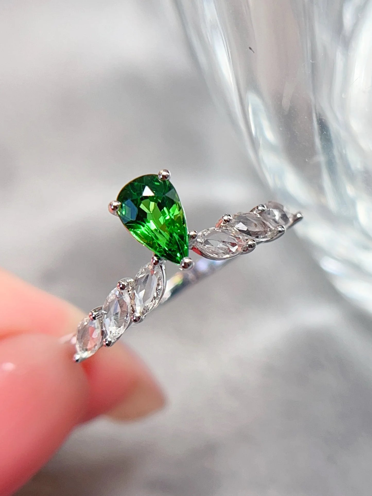 Ring 18K White Gold 0.6ct Natural Tsavorite Gemstones Diamonds Female