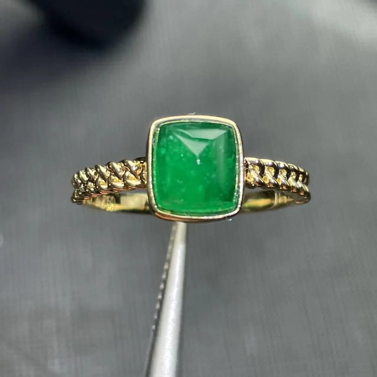 Ring 18K Yellow Gold 1.6ct Green Emerald Gemstones Diamonds Female