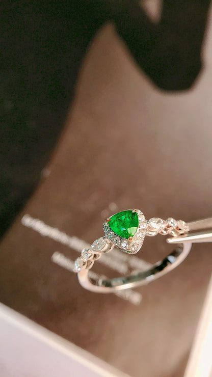 Ring 18K Gold 0.28ct Vivid Green Emerald Gemstones Diamonds Female's