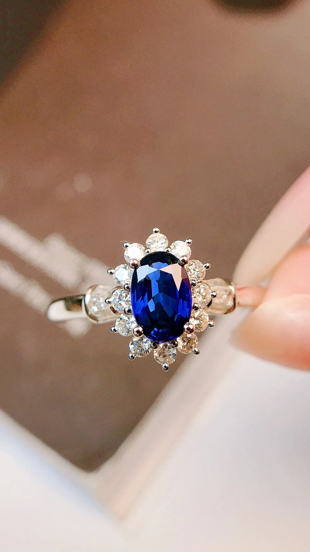 Ring 18K Gold 0.70ct Blue Sapphire Gemstones Diamonds Female's