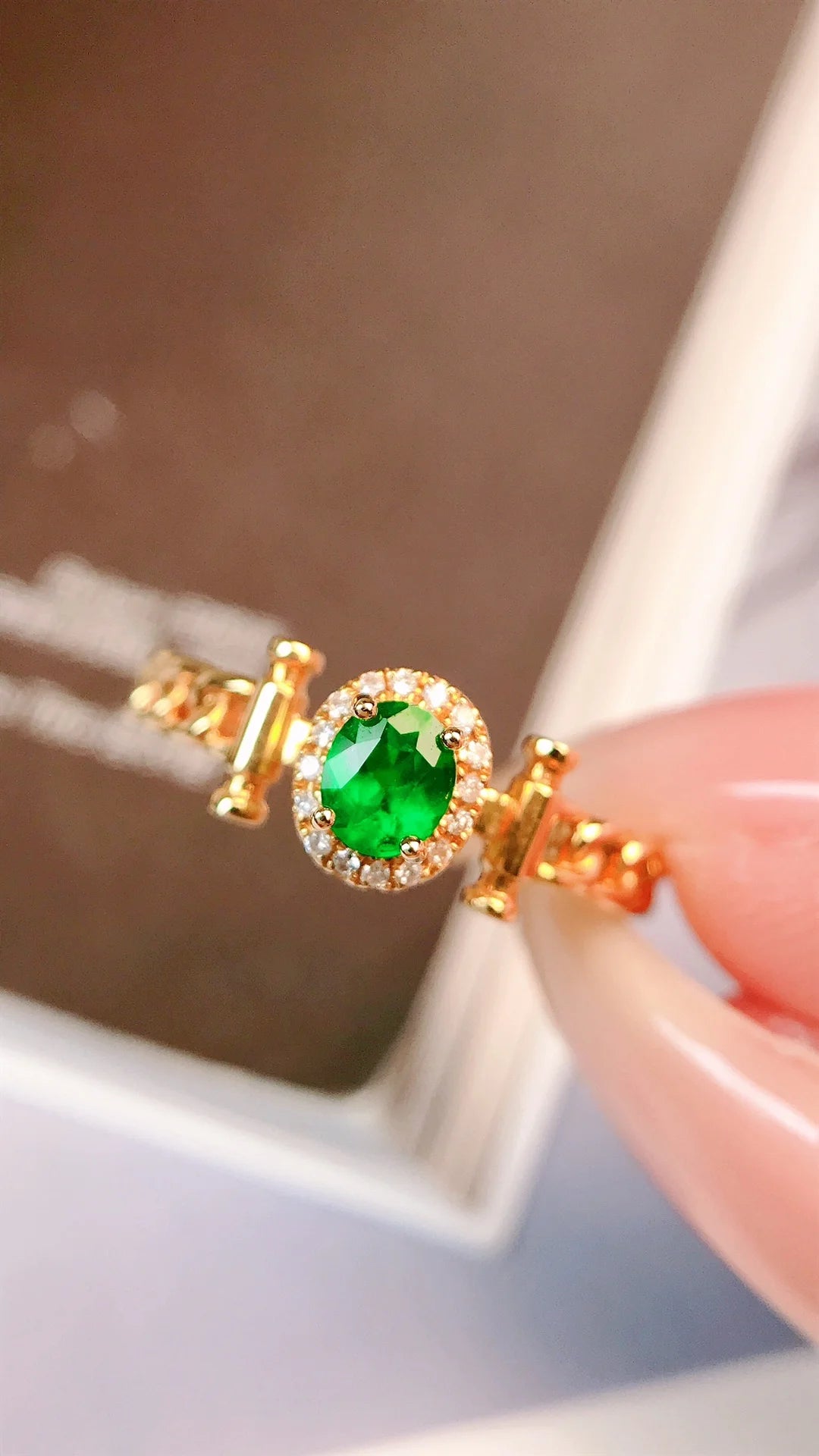 Ring 18K Gold 0.24ct Green Emerald Gemstones Diamonds Female's