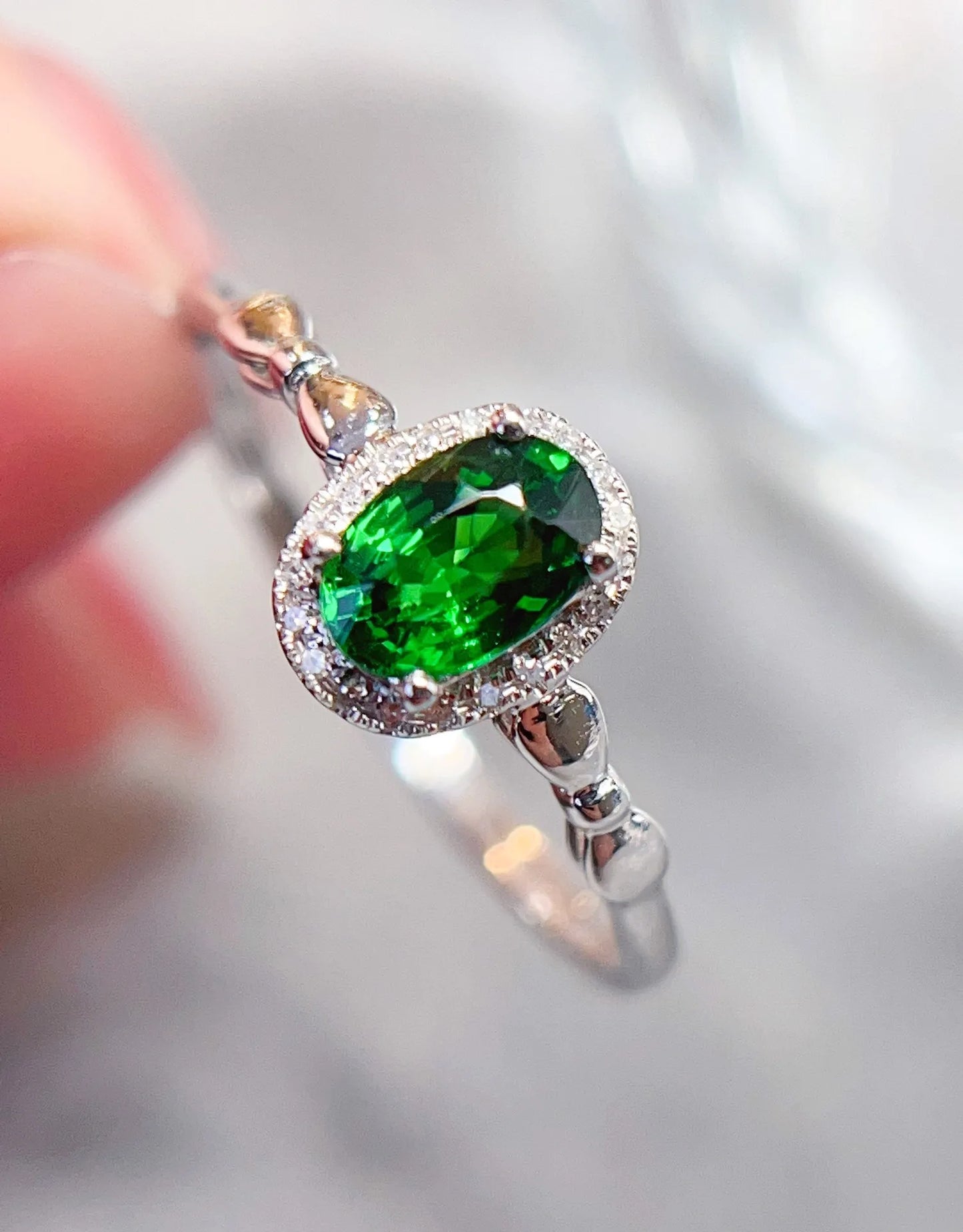 Ring 18K White Gold 0.7ct Tsavorite Gemstones Diamonds Female's